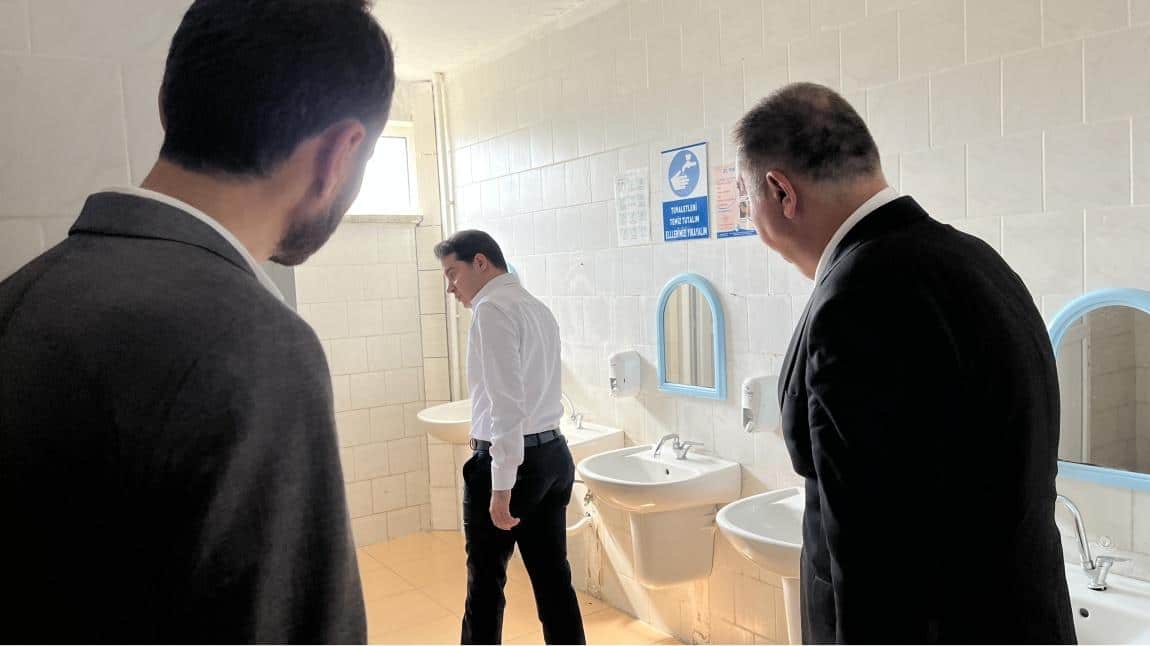 İlçe Kaymakamımız ve İlçe Milli Eğitim Müdürümüz Okulumuzu Ziyaret Ettiler